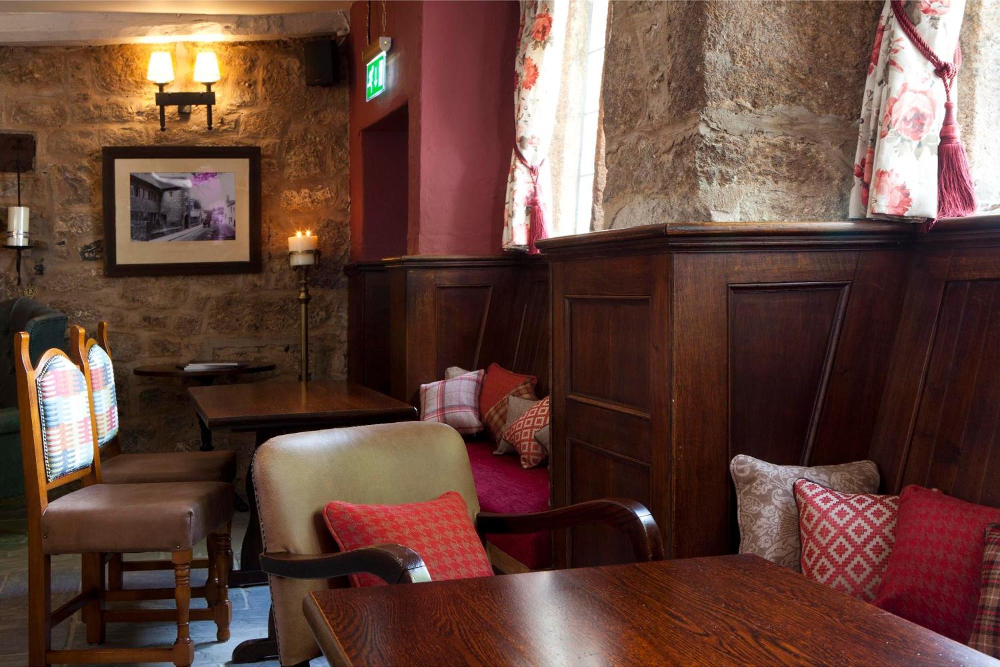 The Three Crowns Hotell Chagford Exteriör bild The interior of the pub
