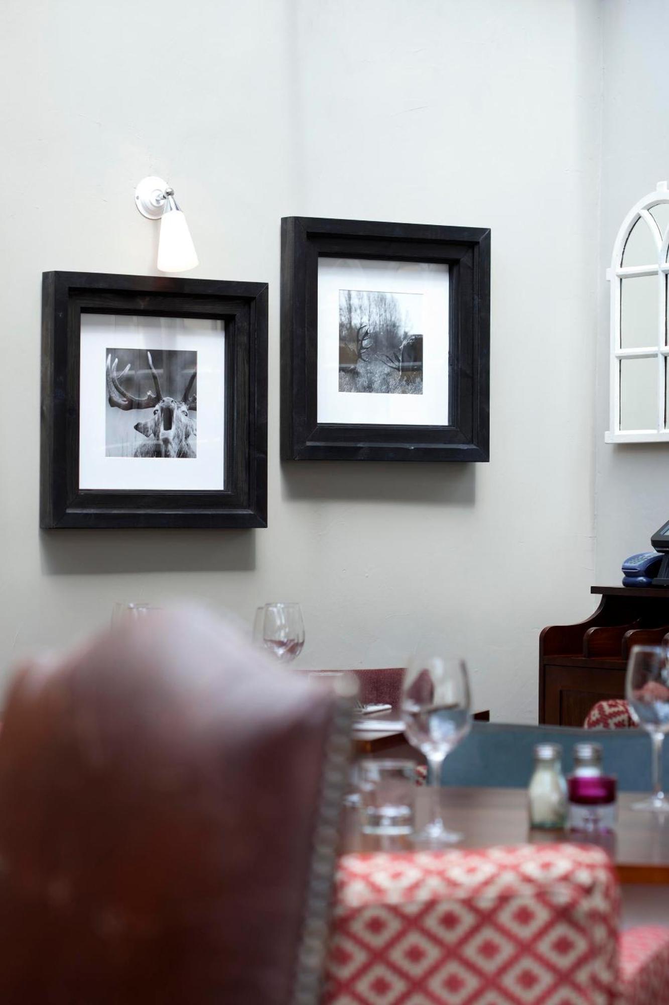 The Three Crowns Hotell Chagford Exteriör bild Framed photographs