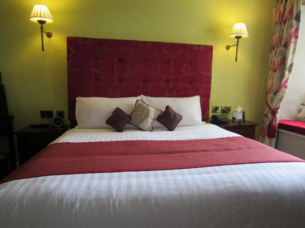 The Three Crowns Hotell Chagford Rum bild A bedroom at the hotel