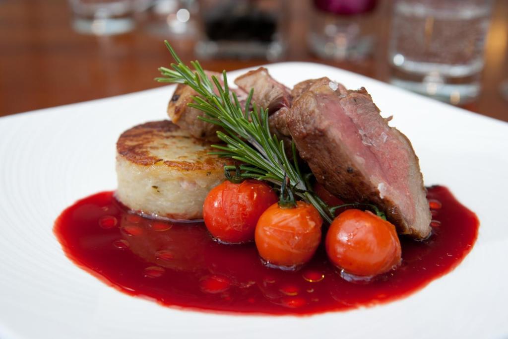 The Three Crowns Hotell Chagford Exteriör bild A plate of food
