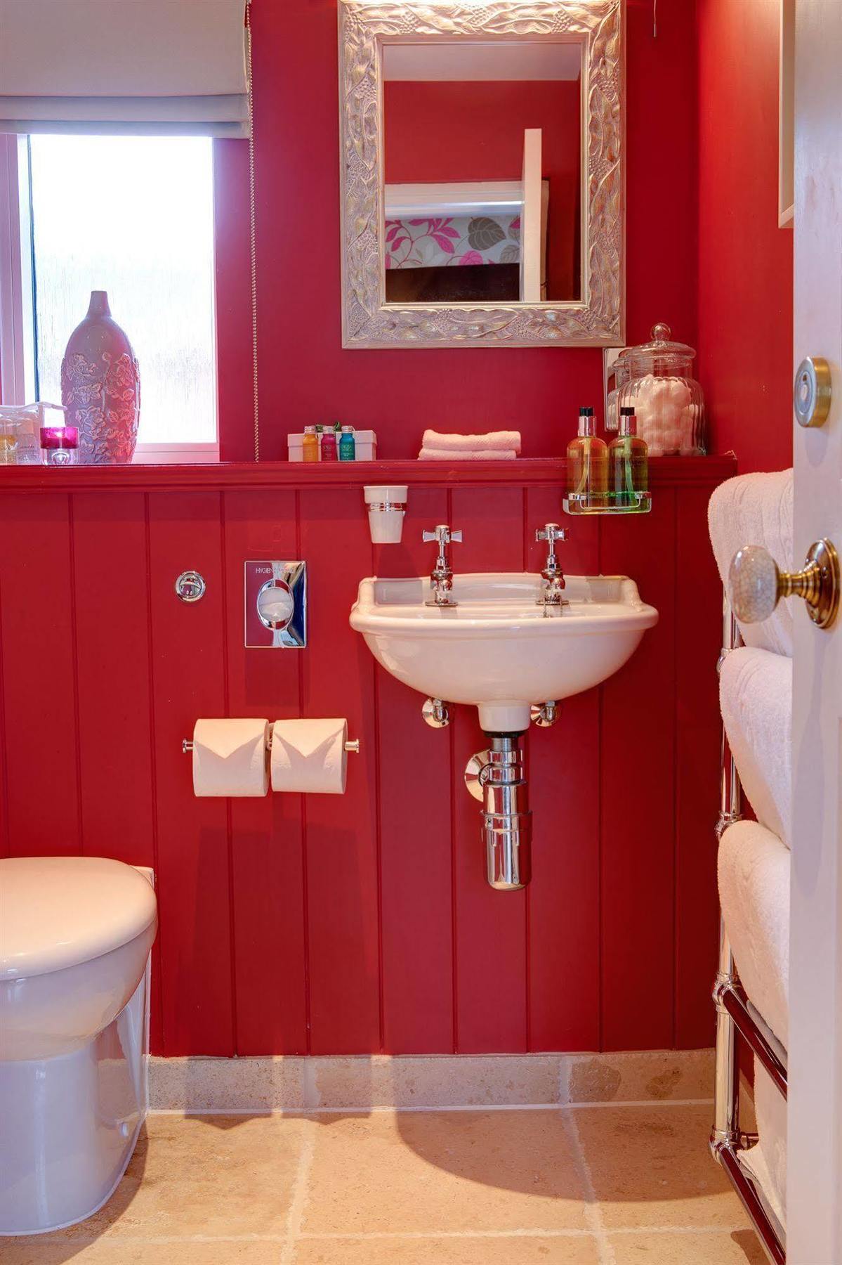 The Three Crowns Hotell Chagford Exteriör bild A typical bathroom